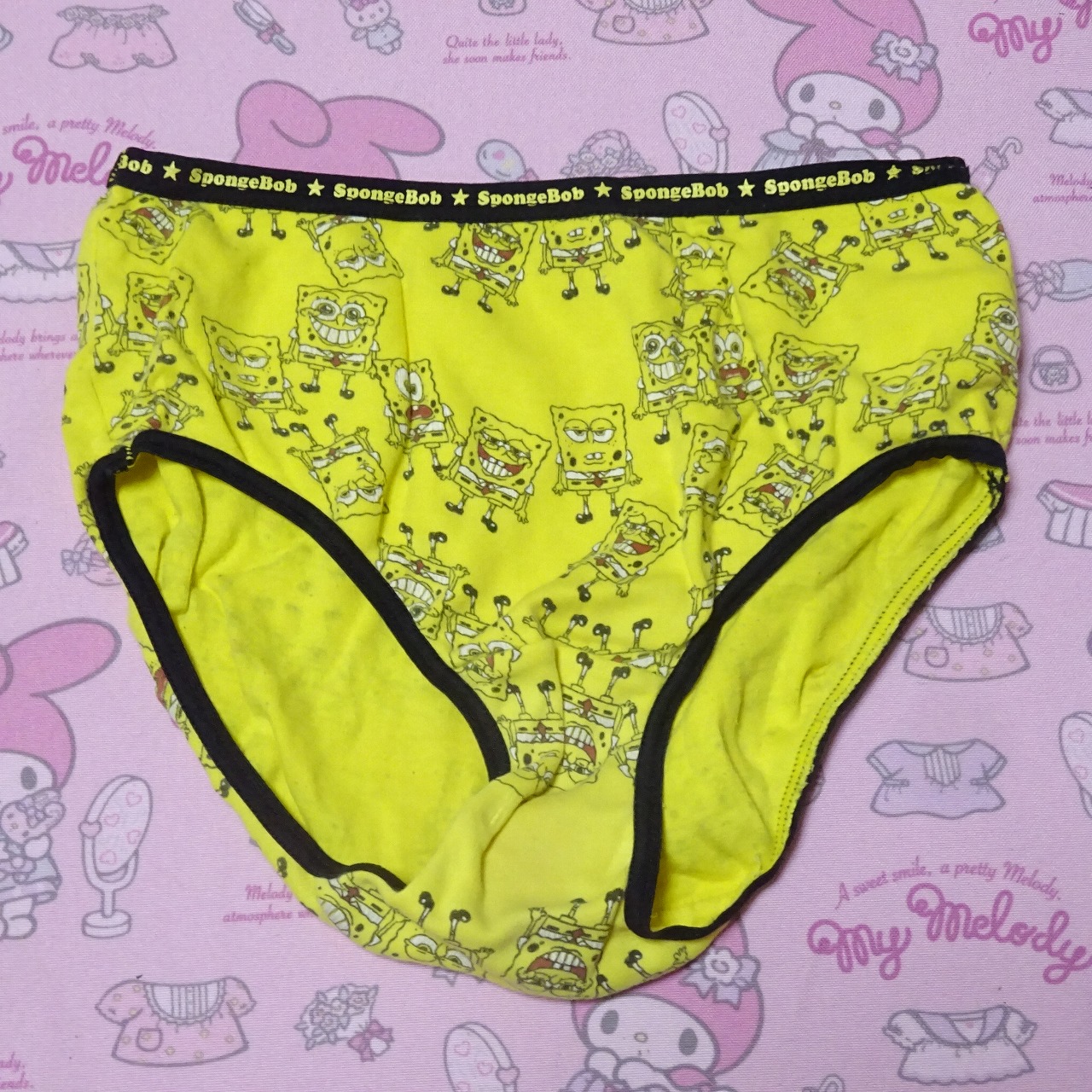 8227 160サイズ(M相当)スポンジ・ボブ 女児用ショーツ 中古 キャラクター古着 イエロー used