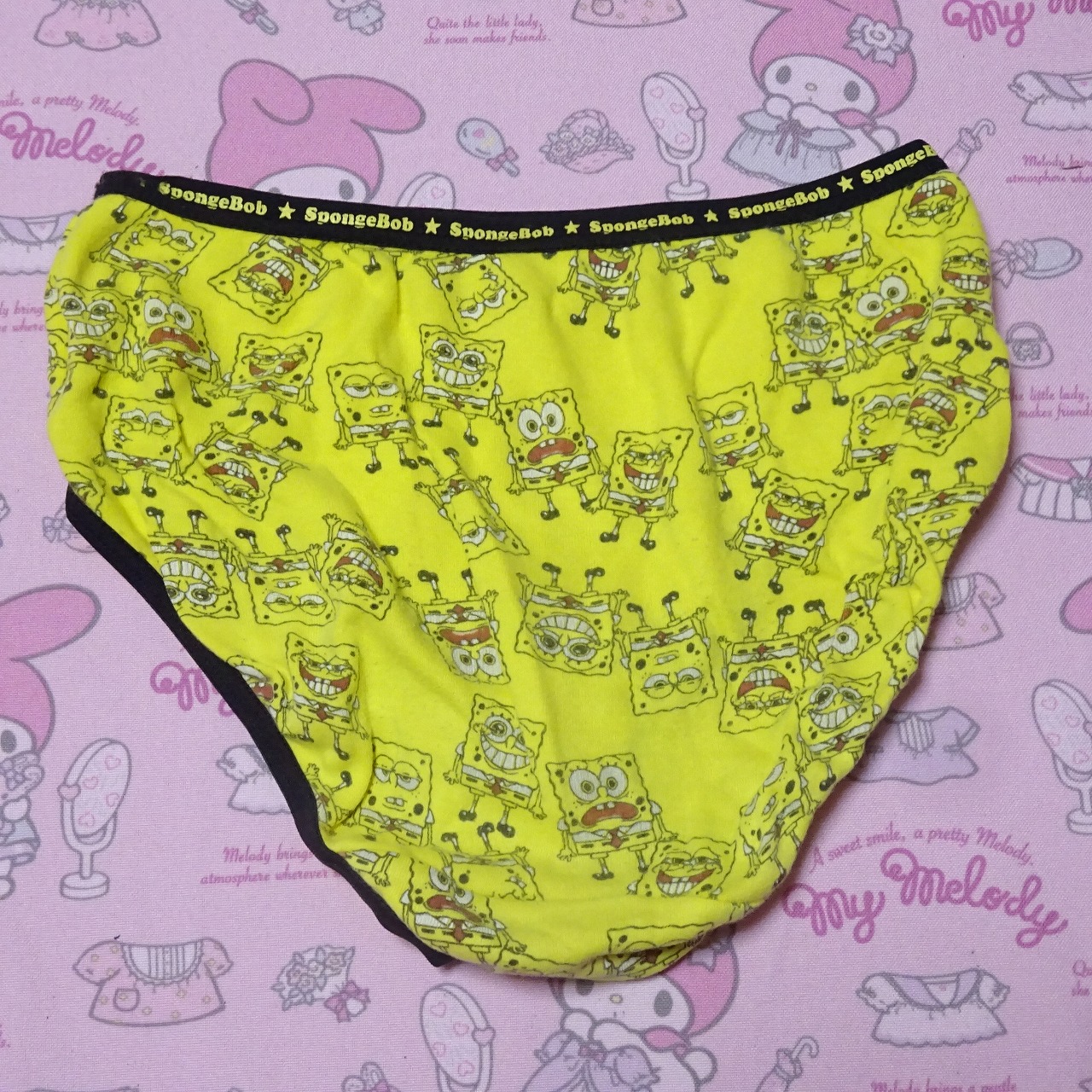 8227 160サイズ(M相当)スポンジ・ボブ 女児用ショーツ 中古 キャラクター古着 イエロー used - 画像 (2)