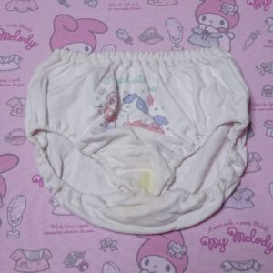 8236 130サイズ 女児用ショーツ 中古 白地 ユニコーン柄 ジュニア向け古着 記名あり used