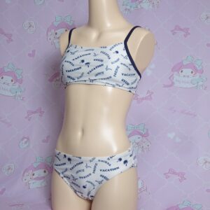 Z4299☆140サイズ　ジュニア　中古　水着