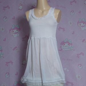 Z4350☆ジュニアスリップ 140サイズ相当  中古